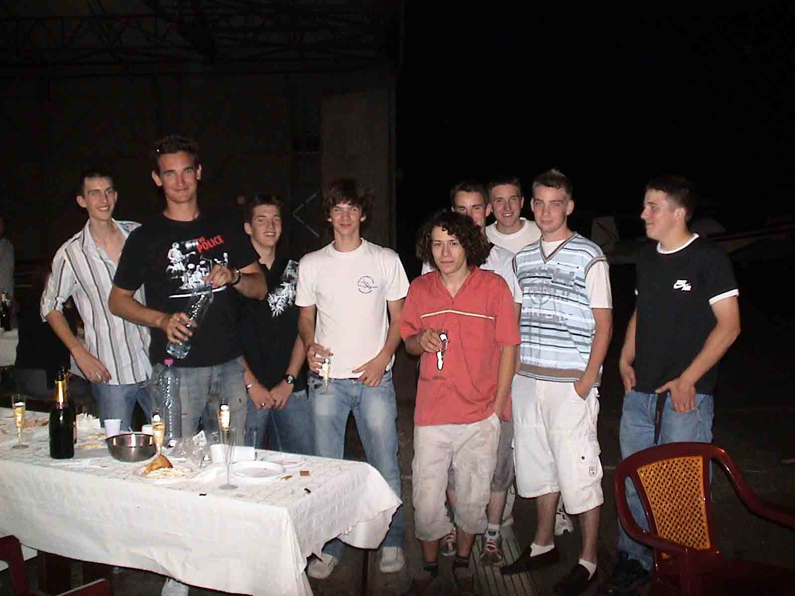 images/stories/accueil/jeunes-pilotes-et-instructeur.jpg